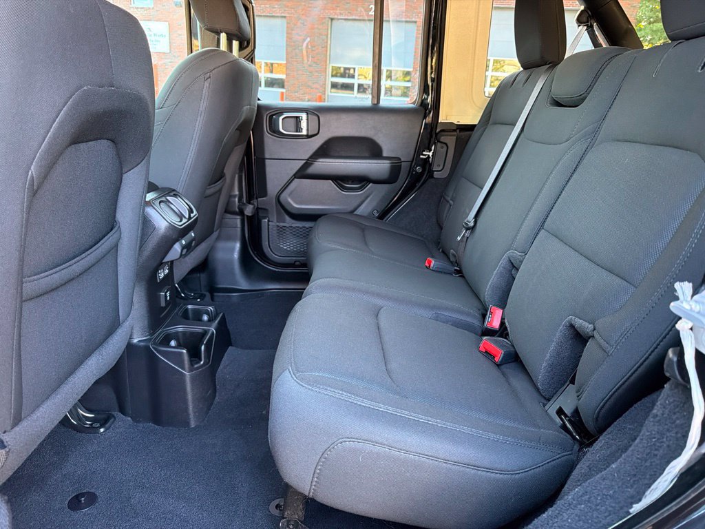 Used 2021 Jeep Wrangler Unlimited Sahara w/ Cold Weather Group AWD/4WD image 26