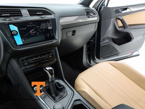 Used 2022 Volkswagen Tiguan SE w/ Panoramic Sunroof Package AWD/4WD image 23