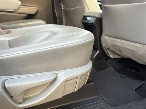 Used 2021 Toyota Highlander XLE image 25