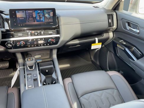 New 2026 Nissan Pathfinder Platinum w/ Cargo Package FWD image 28