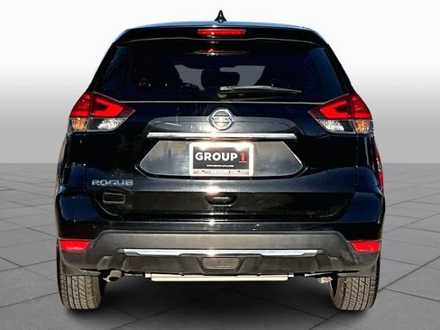 Used 2017 Nissan Rogue S image 4