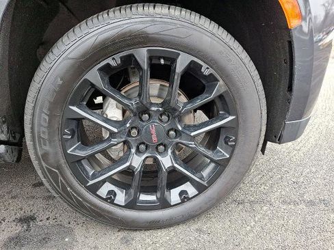 Used 2022 GMC Yukon XL Denali w/ Advanced Technology Package image 8