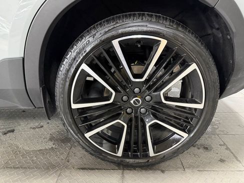Used 2024 Volvo XC40 B5 Ultimate w/ Protection Package Premier image 7