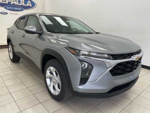 New 2026 Chevrolet Trax LS w/ LS Convenience Package FWD image 1