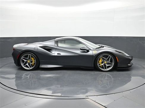 Used 2022 Ferrari F8 Tributo image 22