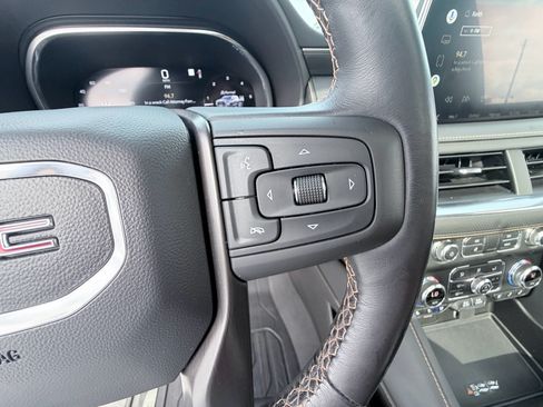 Used 2022 GMC Yukon AT4 w/ Technology Package AWD/4WD image 17