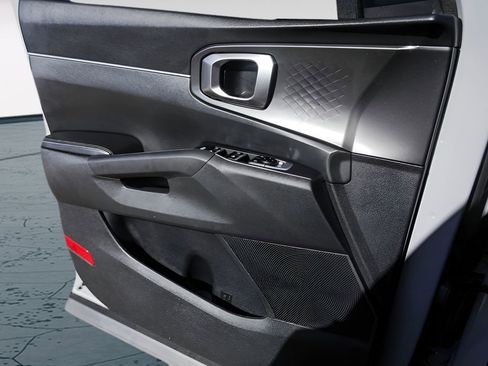 Used 2025 Kia Sorento S image 21