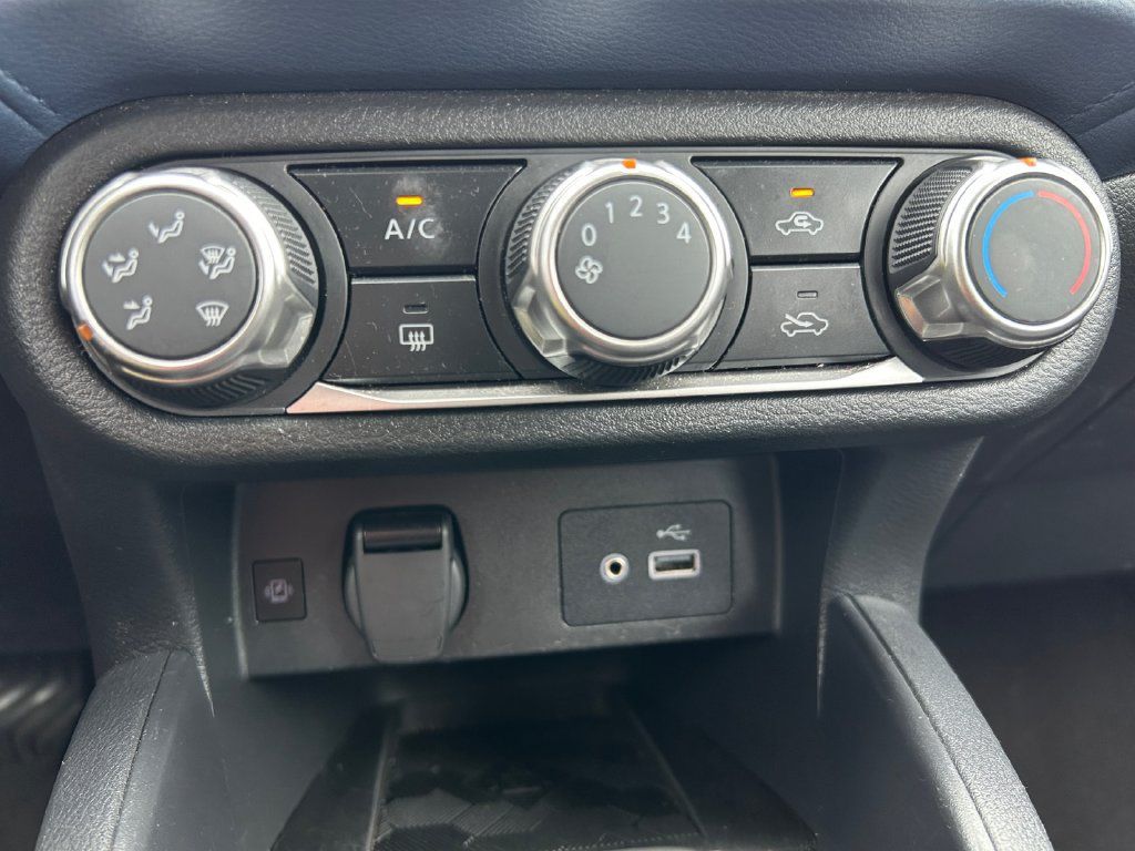 Used 2025 Nissan Versa SV FWD image 29