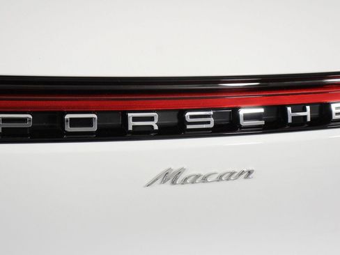 Certified 2025 Porsche Macan image 22