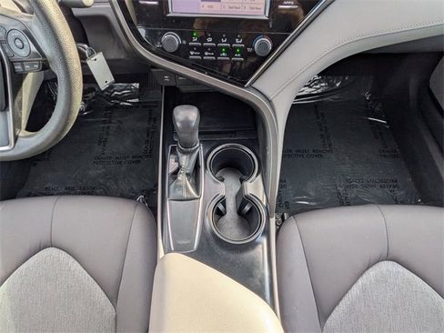 Used 2018 Toyota Camry LE image 17