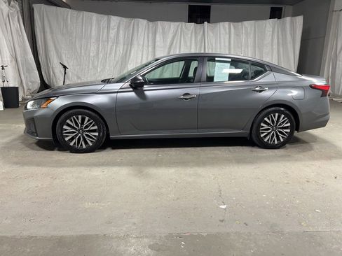Used 2024 Nissan Altima 2.5 SV FWD image 4