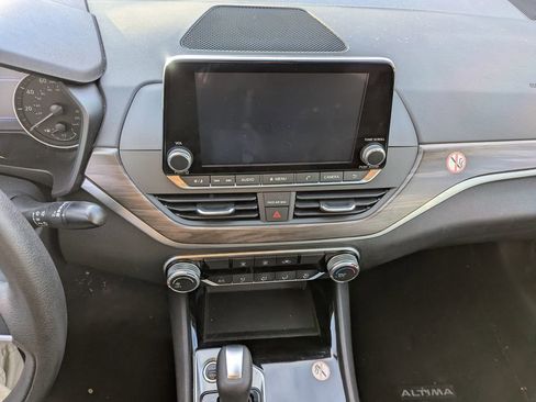 Used 2024 Nissan Altima 2.5 SV FWD image 28
