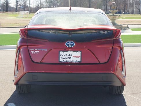 Used 2017 Toyota Prius Prime Premium image 4