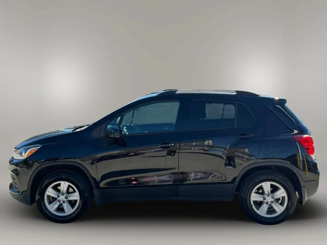 Used 2021 Chevrolet Trax LT w/ Driver Confidence Package AWD/4WD image 5