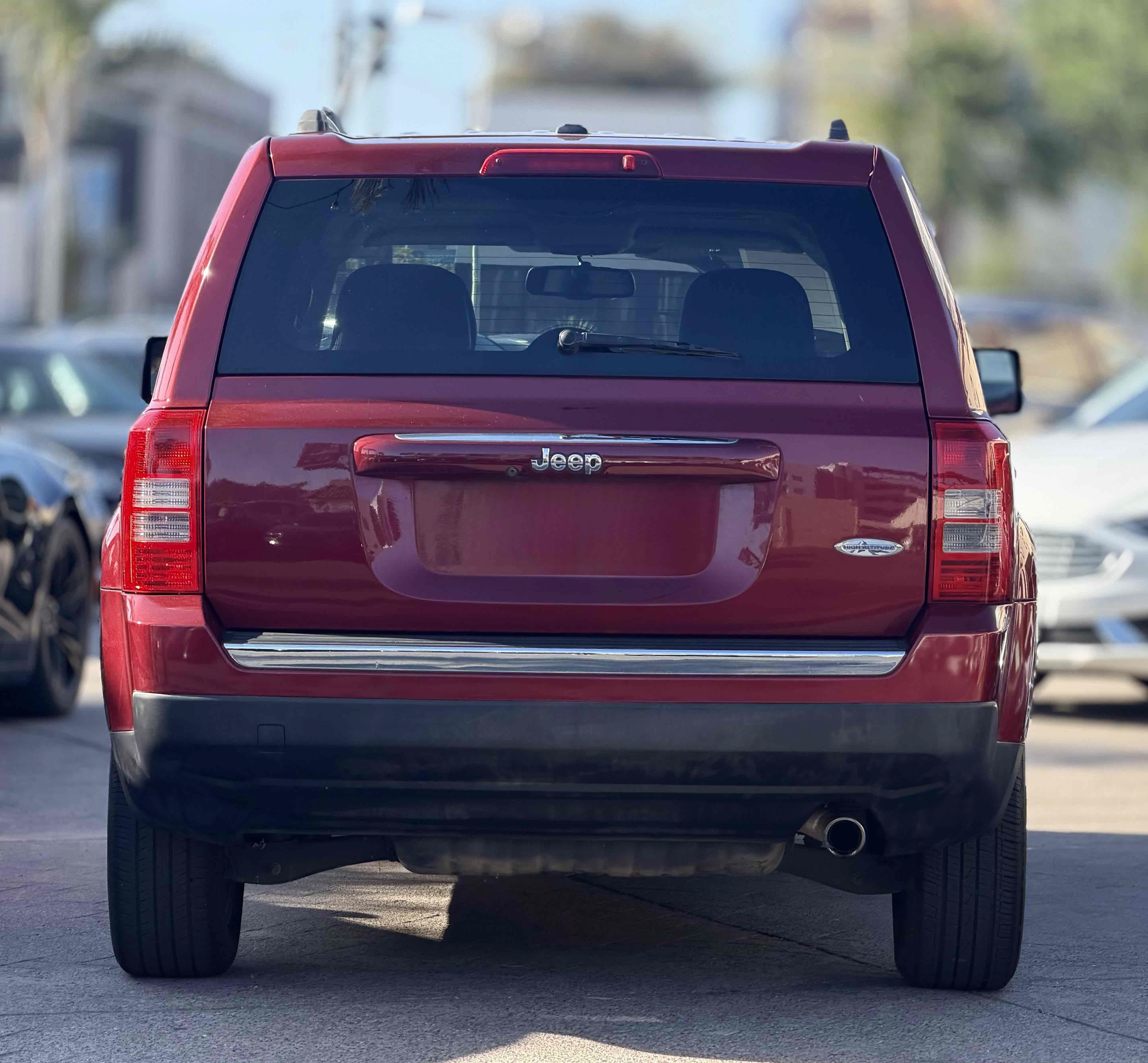 Used 2016 Jeep Patriot High Altitude FWD image 6