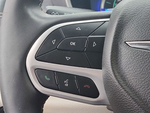 Used 2022 Chrysler Pacifica Touring-L image 20