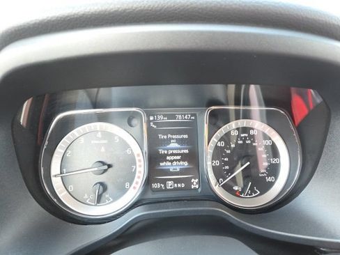 Used 2017 Nissan Titan SV AWD/4WD image 5