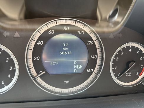 Used 2010 Mercedes-Benz E 550 4MATIC Sedan image 27