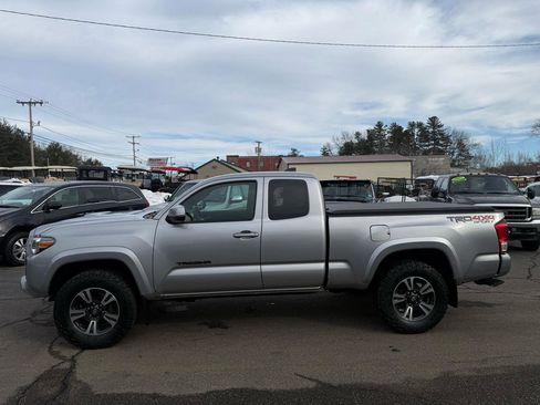 Used 2016 Toyota Tacoma TRD Sport w/ Premium & Technology Package image 6