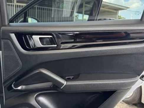 Used 2019 Porsche Cayenne AWD/4WD image 26