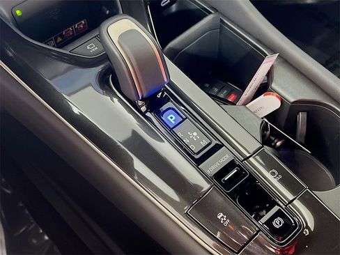 Certified 2025 Toyota Crown Platinum image 16