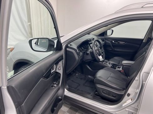 Used 2019 Nissan Rogue SL image 12