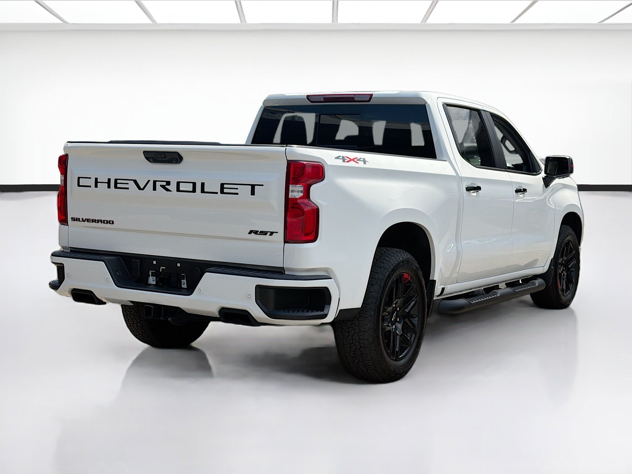 Used 2025 Chevrolet Silverado 1500 RST w/ Redline Edition AWD/4WD image 4