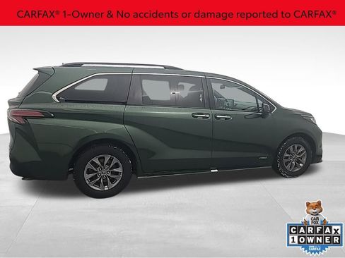 Used 2021 Toyota Sienna XLE w/ XLE Plus Package image 2