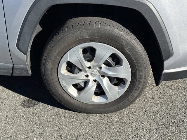 Used 2024 Toyota RAV4 LE AWD/4WD image 7