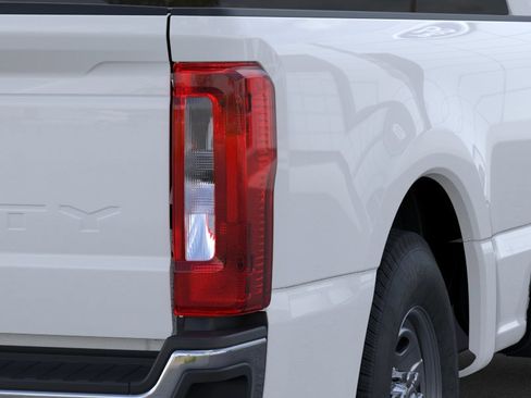 New 2026 Ford F250 XL w/ XL Driver Assist Package RWD image 21