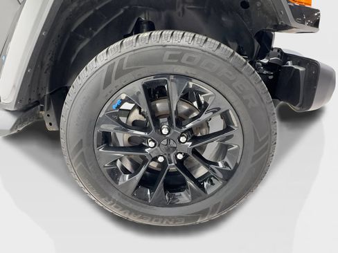 Used 2023 Jeep Wrangler Unlimited Sahara w/ Dual Top Group AWD/4WD image 14