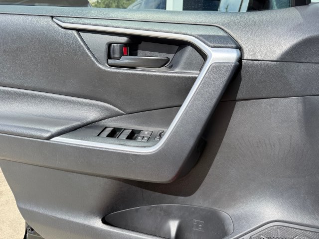 Used 2025 Toyota RAV4 LE AWD/4WD image 22