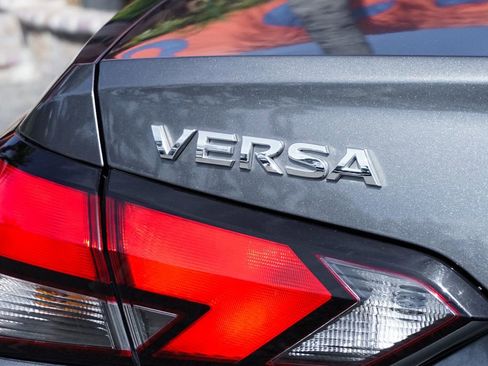 Used 2021 Nissan Versa SV image 40