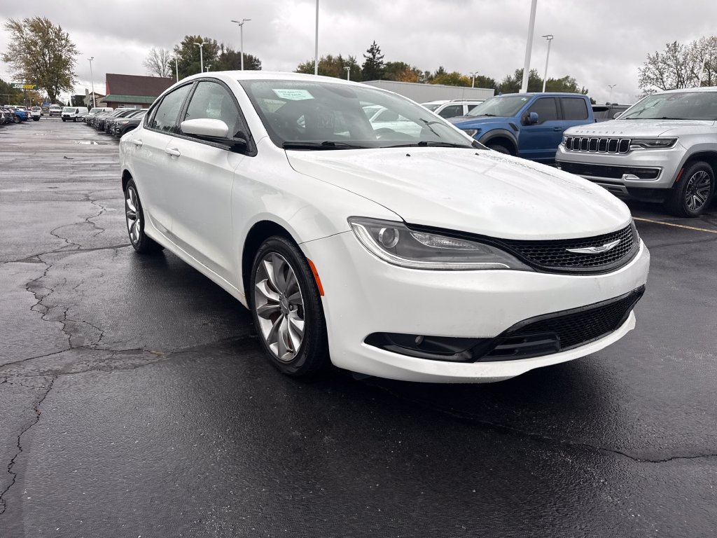 Used 2015 Chrysler 200 S w/ Comfort Group FWD image 4
