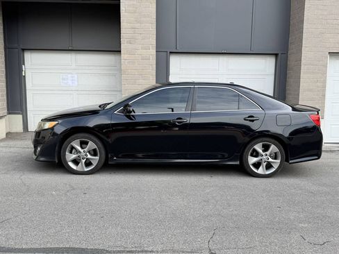 Used 2012 Toyota Camry SE FWD image 2