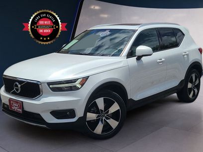 Used 2021 Volvo XC40 T4 Momentum w/ Premium Package