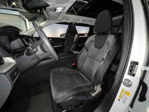 Used 2023 Volvo XC60 B5 Core image 16