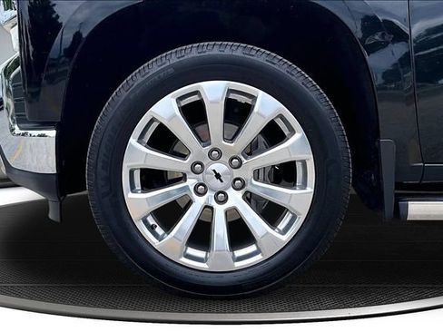 Used 2019 Chevrolet Silverado 1500 LTZ w/ LTZ Premium Package AWD/4WD image 33
