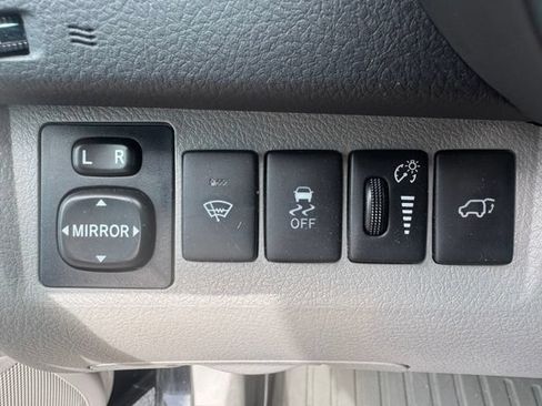 Used 2012 Toyota Highlander Limited w/ Tow Pkg AWD/4WD image 12
