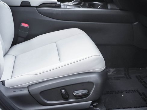 Used 2019 Lexus UX 200 image 24