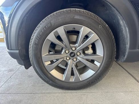 Used 2023 Ford Explorer XLT w/ Equipment Group 202A AWD/4WD image 7