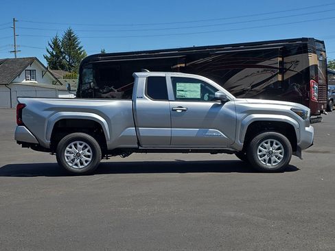 New 2025 Toyota Tacoma SR5 image 5