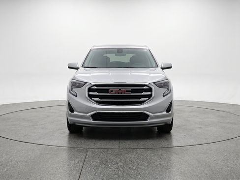 Used 2024 GMC Terrain SLE FWD image 2
