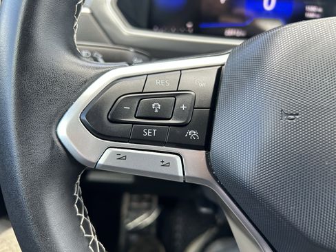 Used 2023 Volkswagen Tiguan SE R-Line image 18