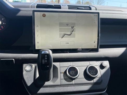New 2024 Land Rover Defender 110 SE image 24