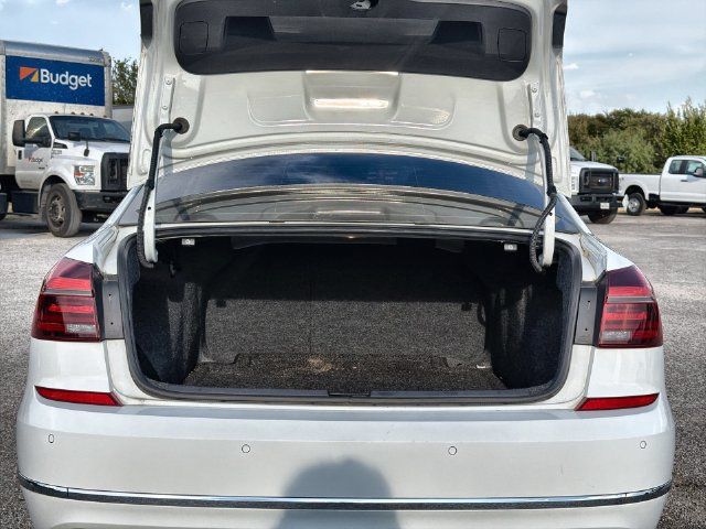 Used 2018 Volkswagen Passat 2.0T SE FWD image 23