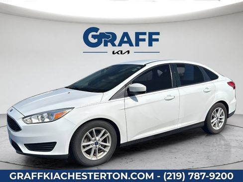 Used 2018 Ford Focus SE FWD image 2