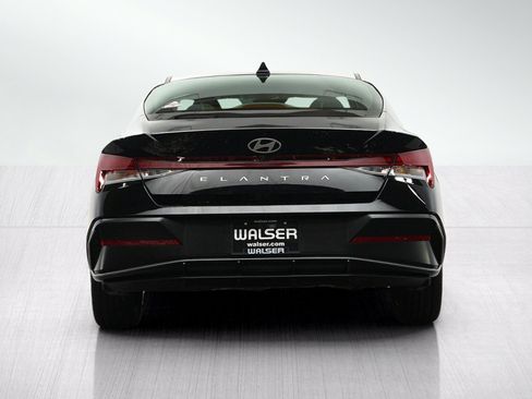 Used 2025 Hyundai Elantra SEL FWD image 4