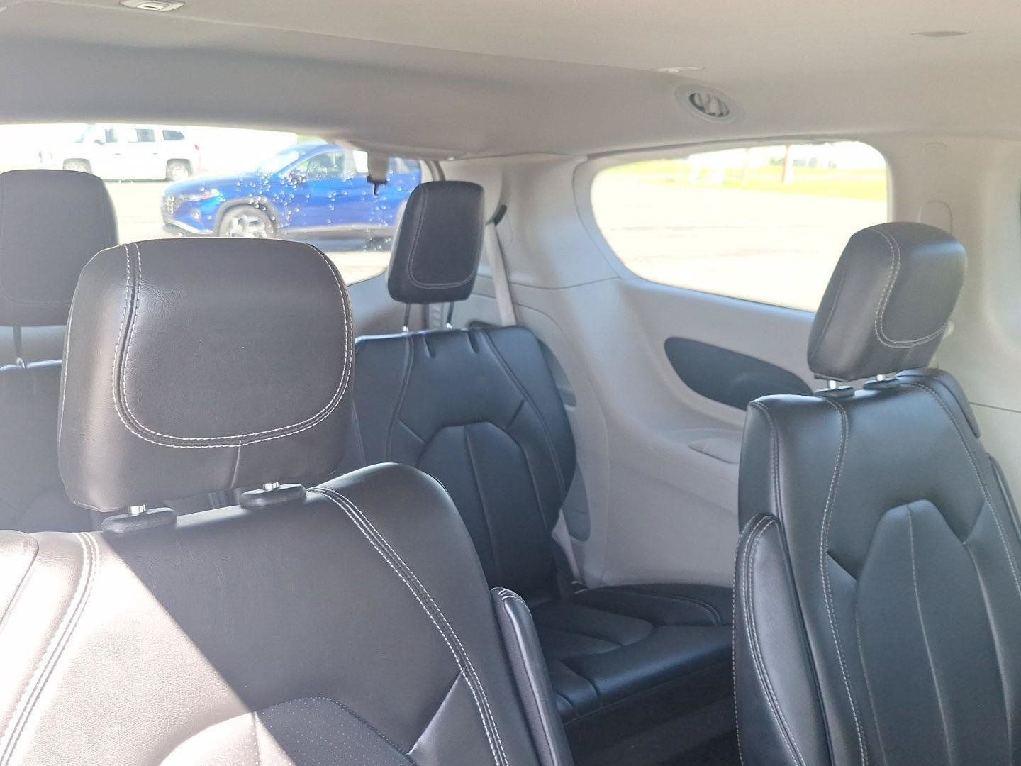 Used 2023 Chrysler Pacifica Touring-L FWD image 17