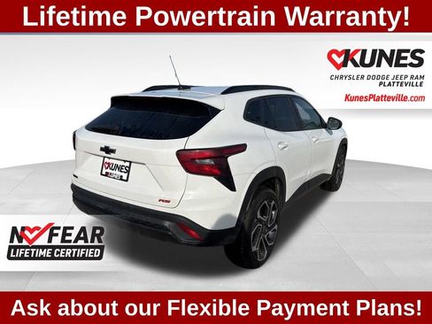 Used 2024 Chevrolet Trax RS w/ Sunroof Package FWD image 10
